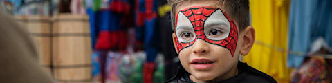 Sådan laver du spiderman ansigtsmaling med Bilka - Se trin-for-trin guiden her. 