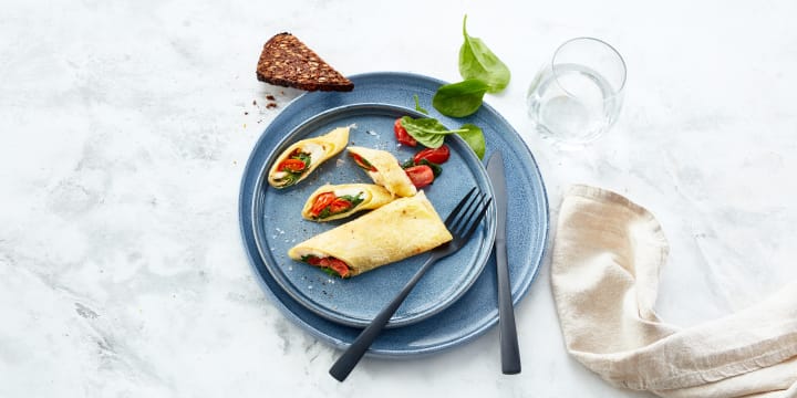 Æggewrap med tomat, spinat og ost