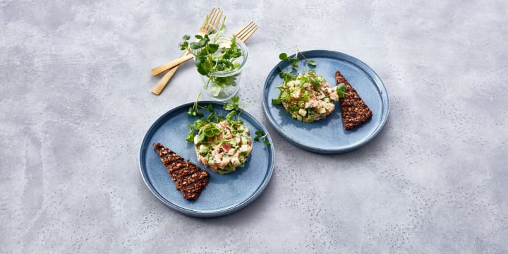 Laksetatar med avocado og æble