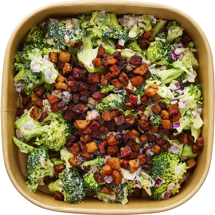 Broccolisalat m. bacon, rosiner og dressing
