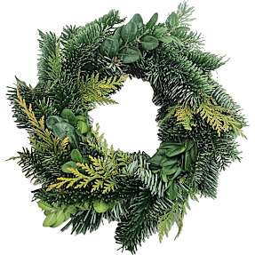 Adventskrans med forkellige naturmaterialer