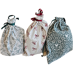 Jul stof gavepose 30x22 cm - flere varianter - assorteret