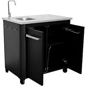 Cozze udekøkken med stålvask og vandhane