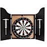 Dartskive i dartskab med dartpile