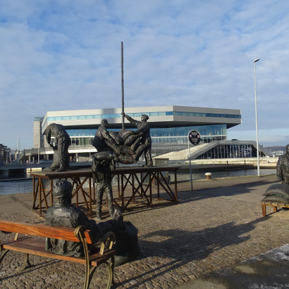 skulptur historiske spor havnearbejder- hele monument