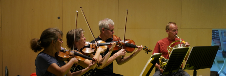 aarhus symfoniorkester violinister under koncert