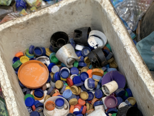 ocean plastic forum samlet plastiklaag i kasse