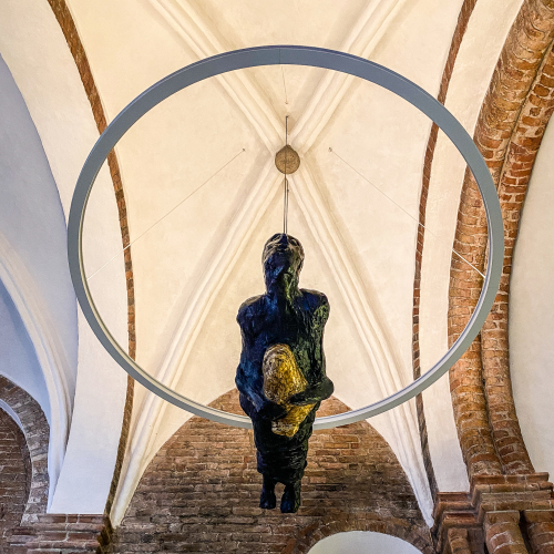 aarhus domkirke peter brandes skulptur lazarus i loftet