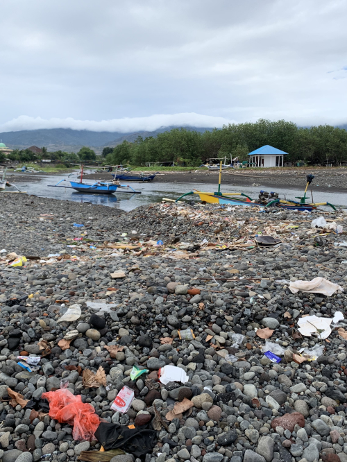 ocean plastic forum affald ved flod