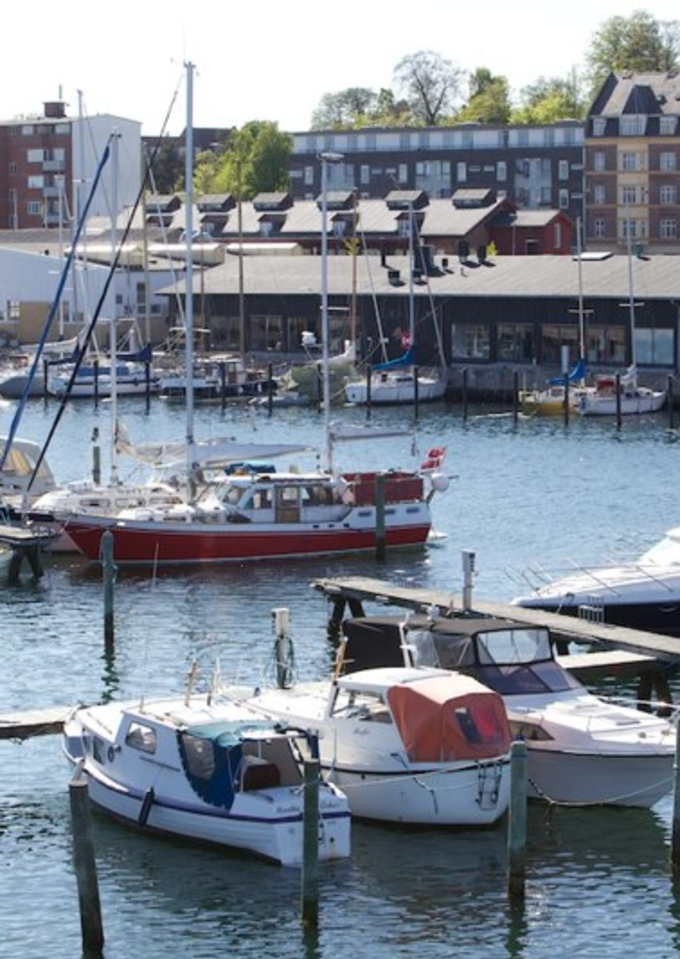 kajen ved sejlklubben aarhus nordhavn set fra havsiden