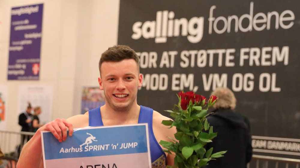 marselisboeg hallen mand vundet arena record med roser i haanden