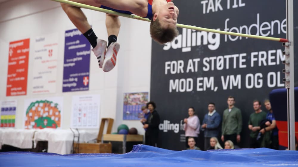 marselisborg hallen dreng der hopper over hoejdesprings stang