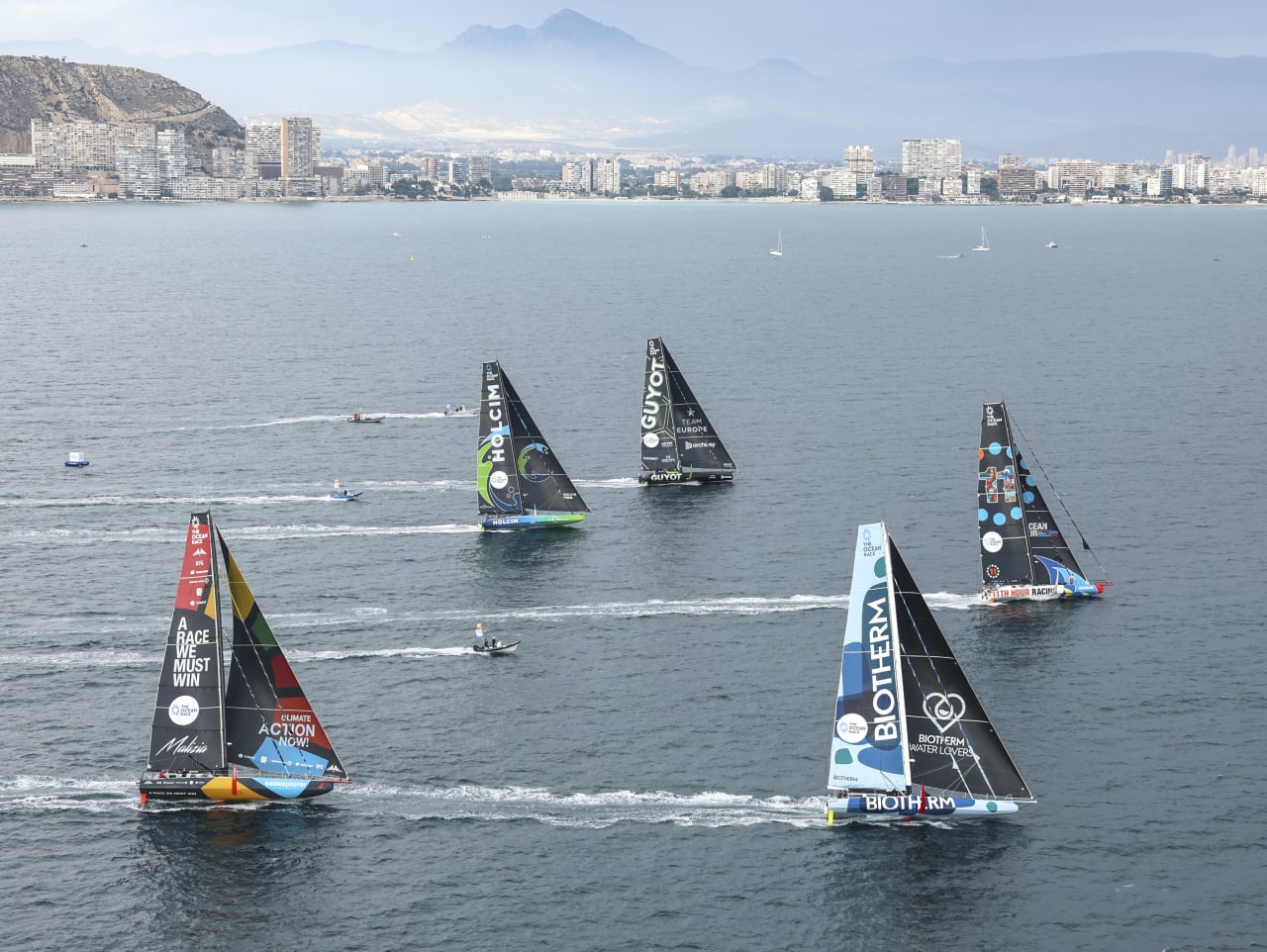 Ocean Race fem både sejler tæt ved Alicante