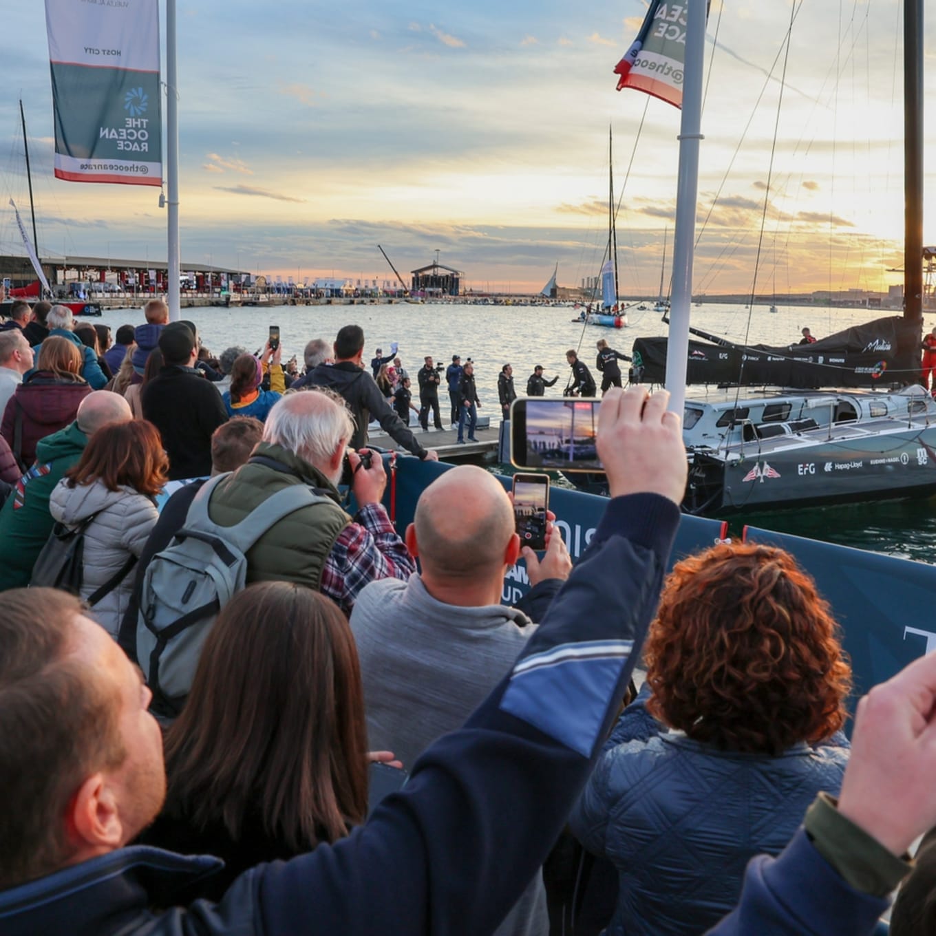 Ocean Race mennesker kigger på både