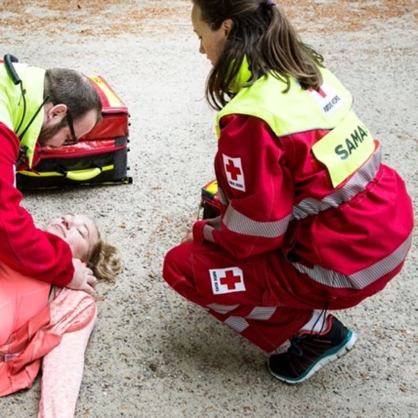 Her ses Dansk Røde Kors udføre en øvelse