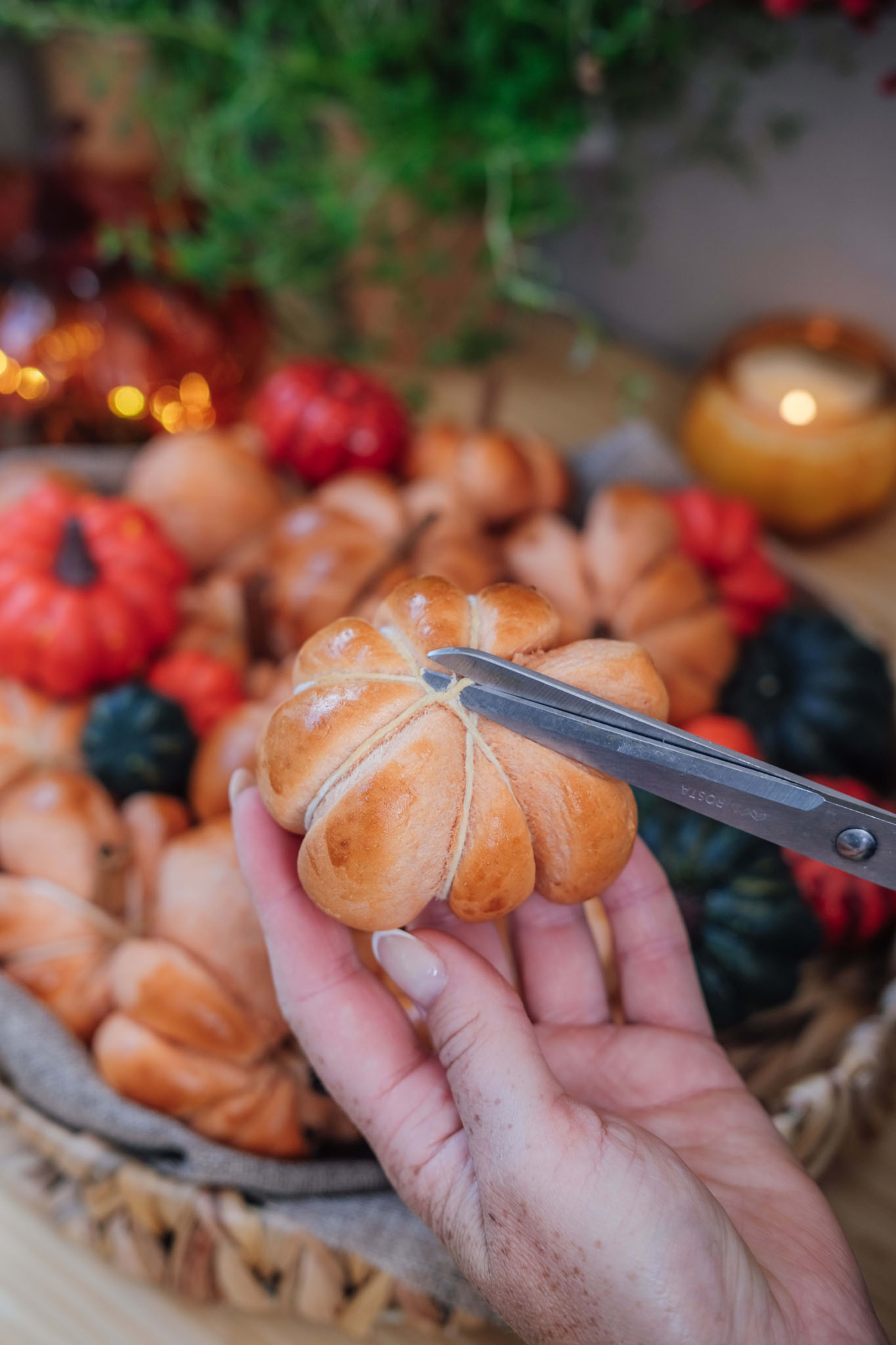 Bag lækre græskarboller til halloween med Bilka