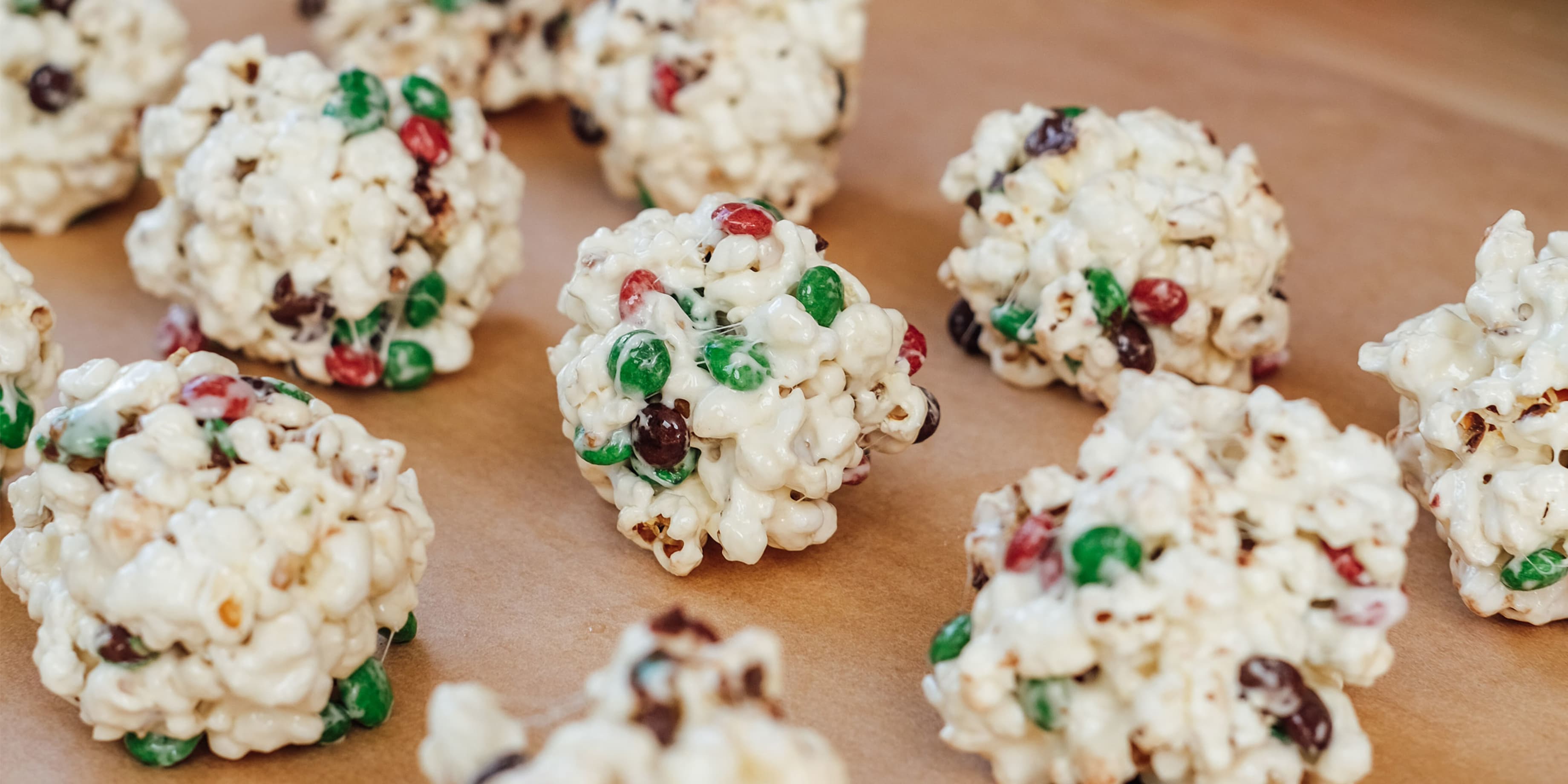 Lav lækre popcorn balls med Bilka