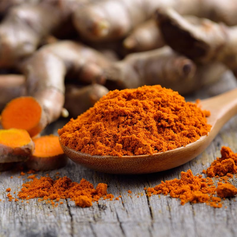 Stødt og frisk gurkemeje