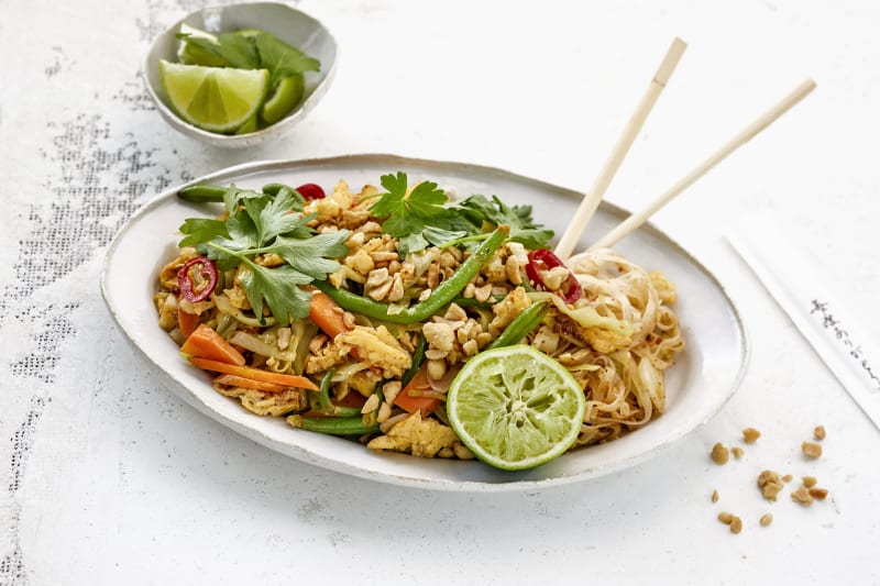 Stegte nudler med æg. Opskrift og billede leveret af DAVA