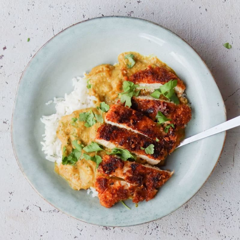Chicken catzu med grøntsagssauce og ris