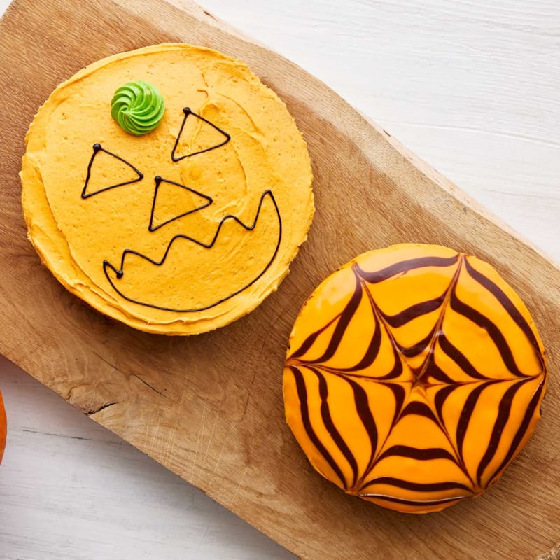 To lækre Halloweenkager. Køb Halloweenkager hos Bilka.