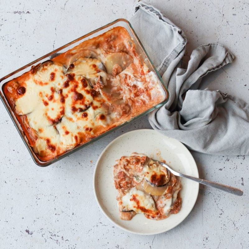 Moussaka med oksekød, kartofler, aubergine og ost
