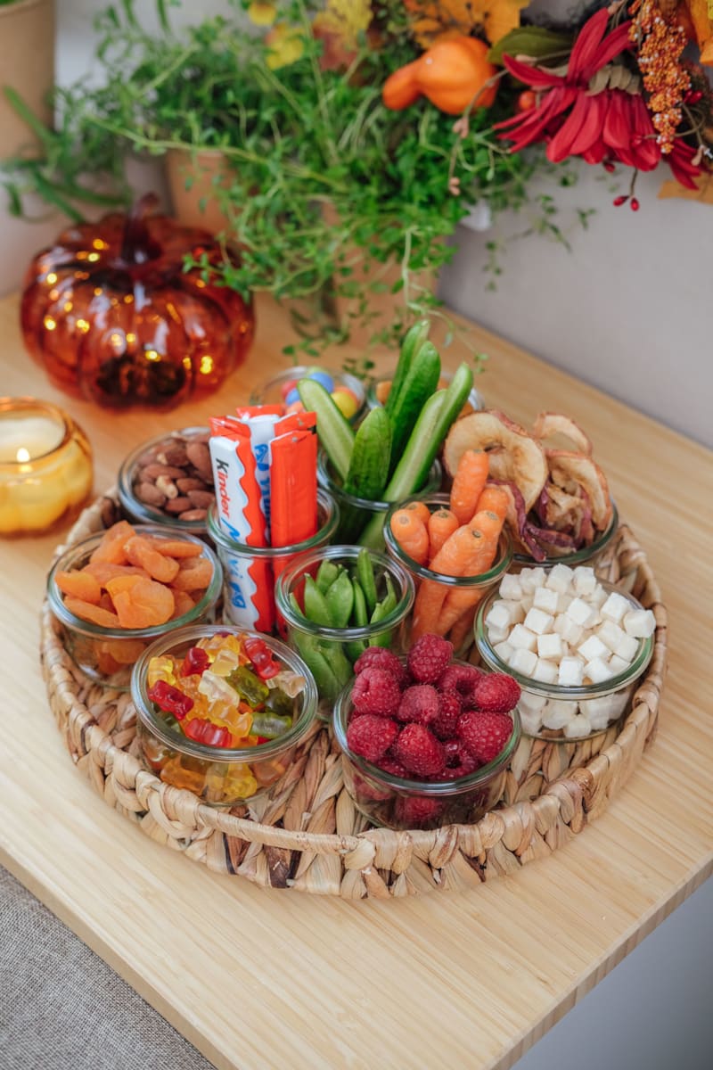 Lav et lækkert snackfad til hele familien med BilkaToGo. Vælg blandt vores udvalg af snacks, frugter, nødder, chips og chokolade. 