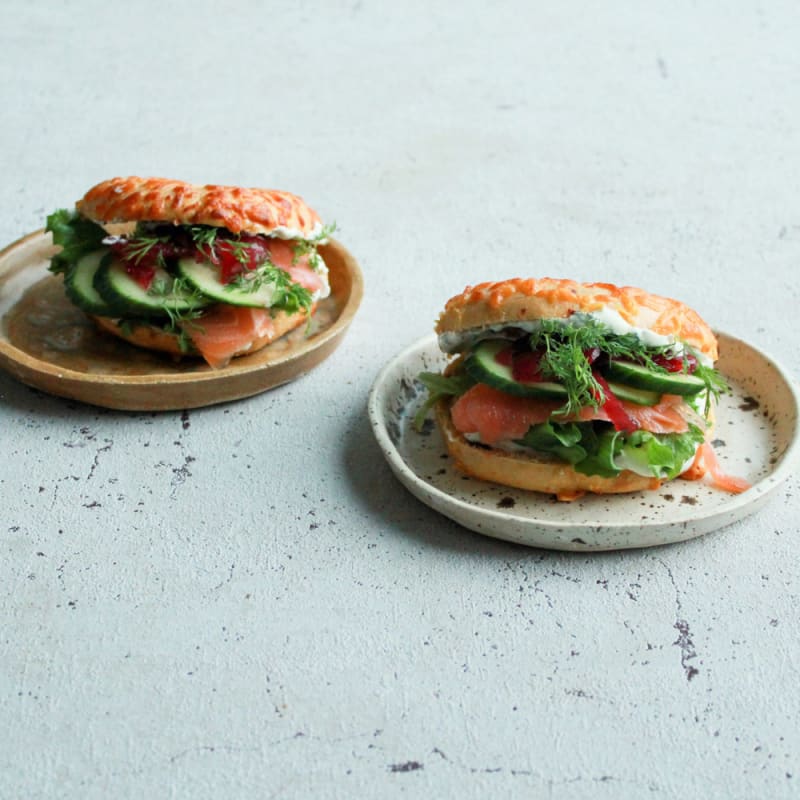 Bagel med laks og grønt