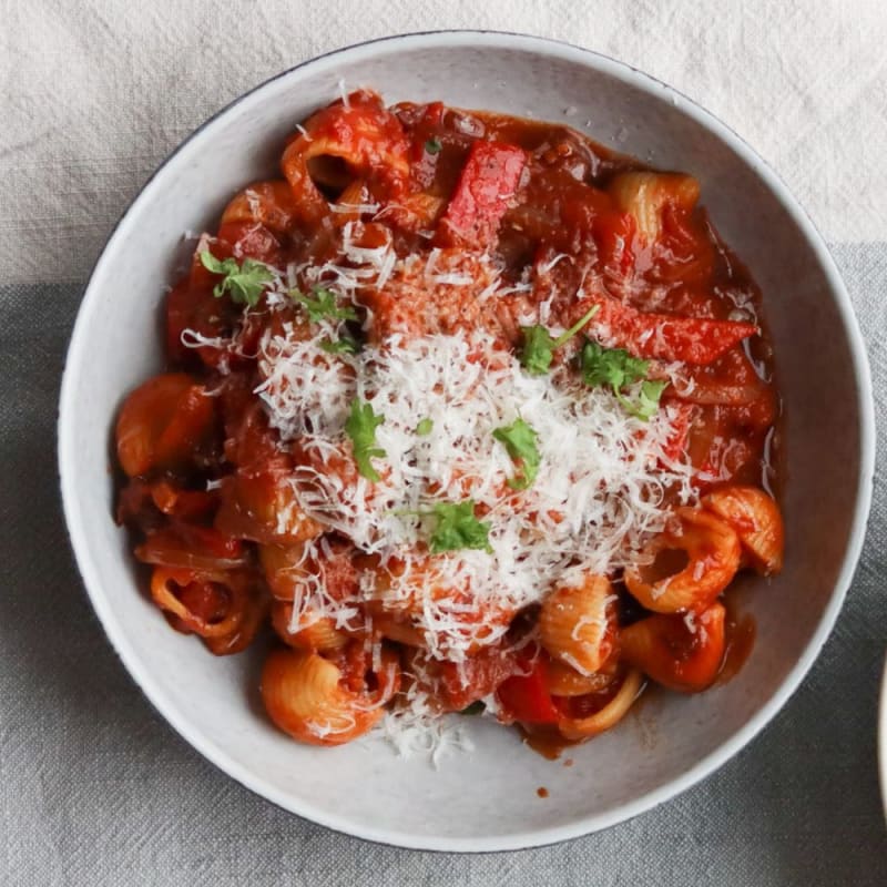 Pasta med chorizo, peberfrugt og parmesan