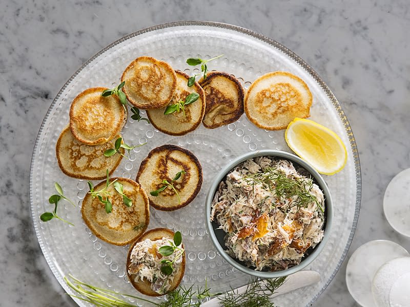 Opskrift på Blinis med røget ørredrillette