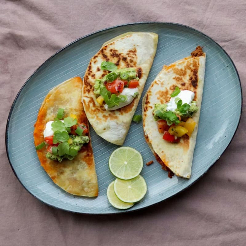 Quasadillas med guacamole og salsa 