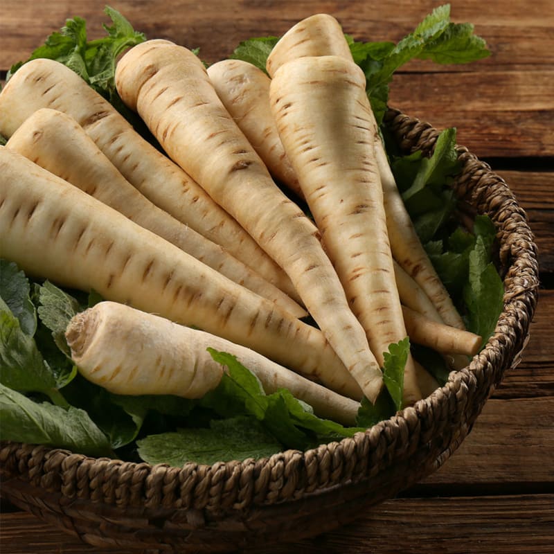 Rå pastinakker i skål