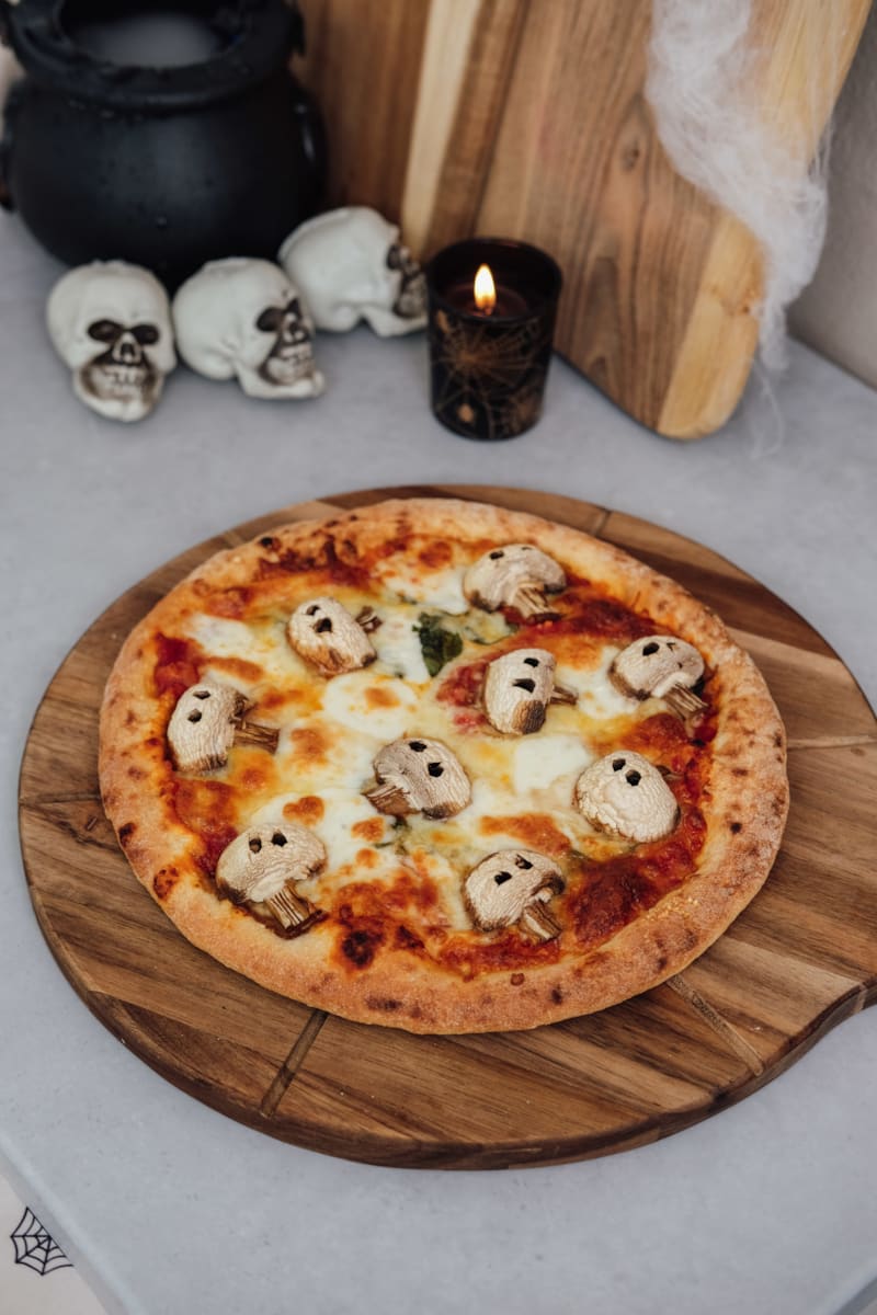 Lav uhyggelige kranie pizzaer med Bilka