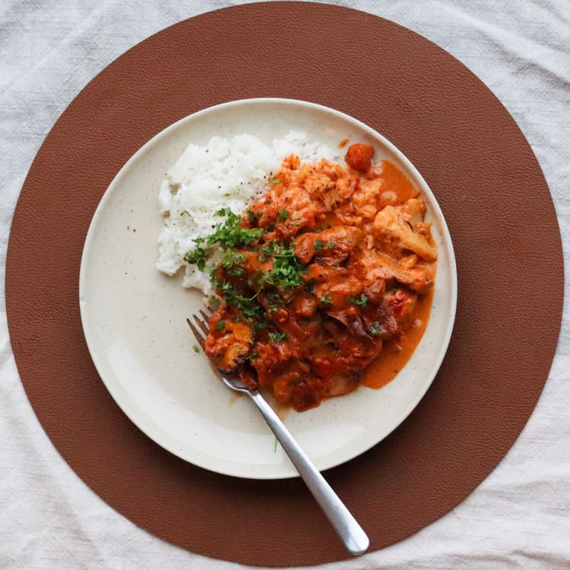 Koteletter i fad med ris og urter