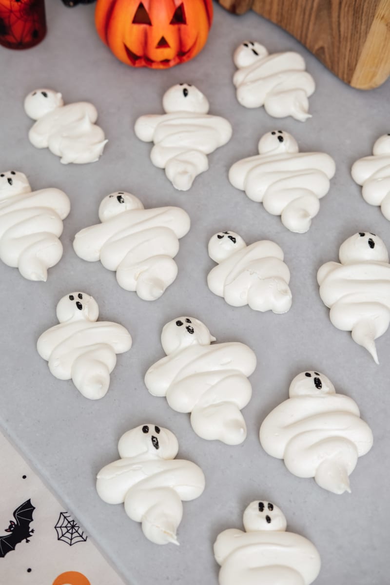 Lav uhyggelige marengs spøgelser med Bilka