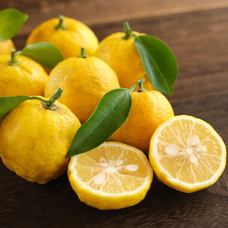 Yuzu frugter på bord