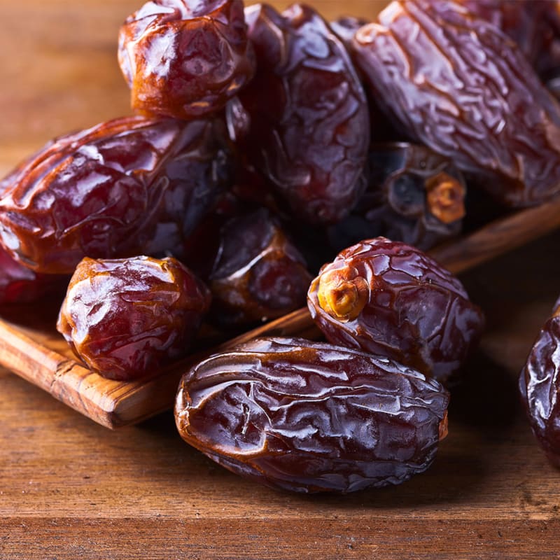 Friske dadler på bord