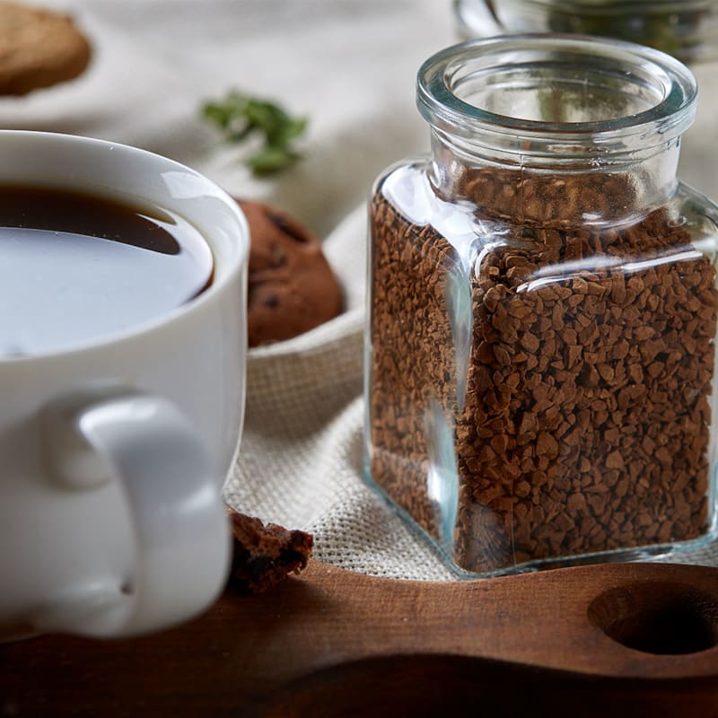 Instant kaffe i beholder