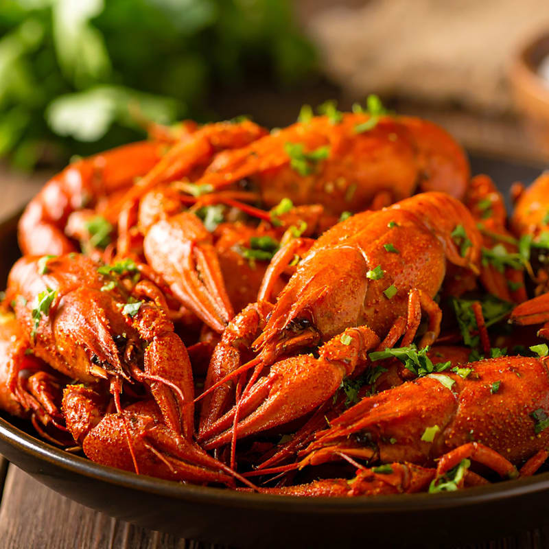 Tilberedte krebs i skål 