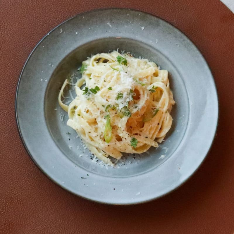 Pasta alfredo med parmesan og urter