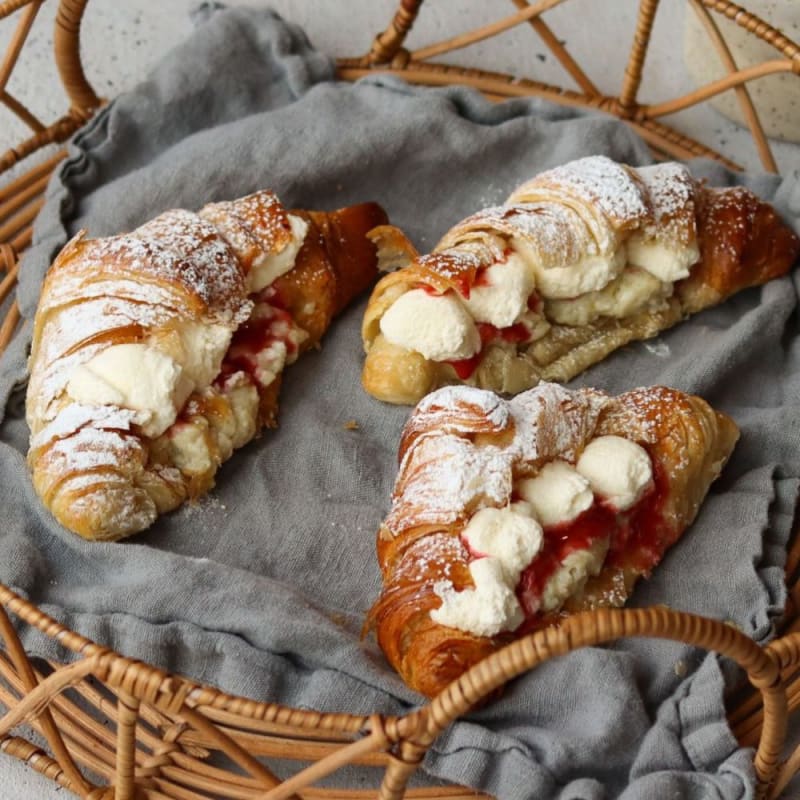 Fastelavnsboller på wienerdej med creme og fløde
