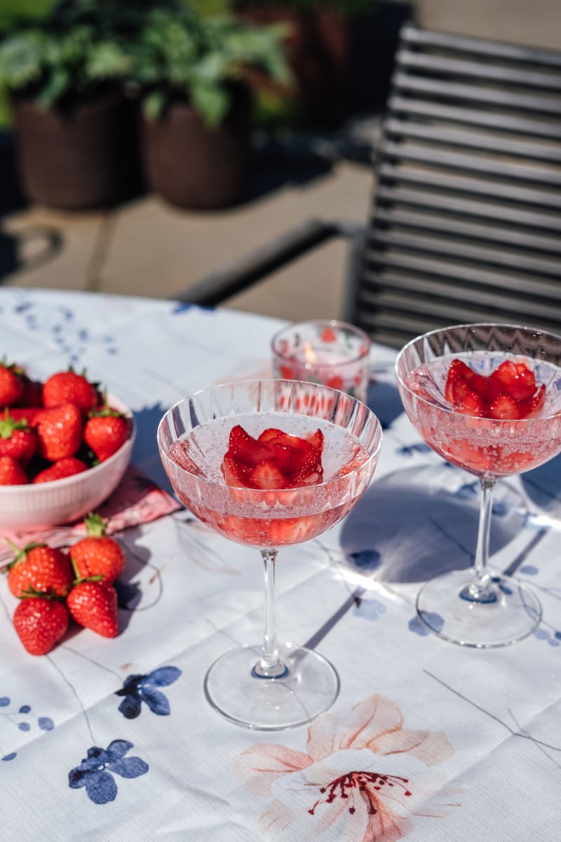 Opskrift på fine jordbærroser som pynt i drinks