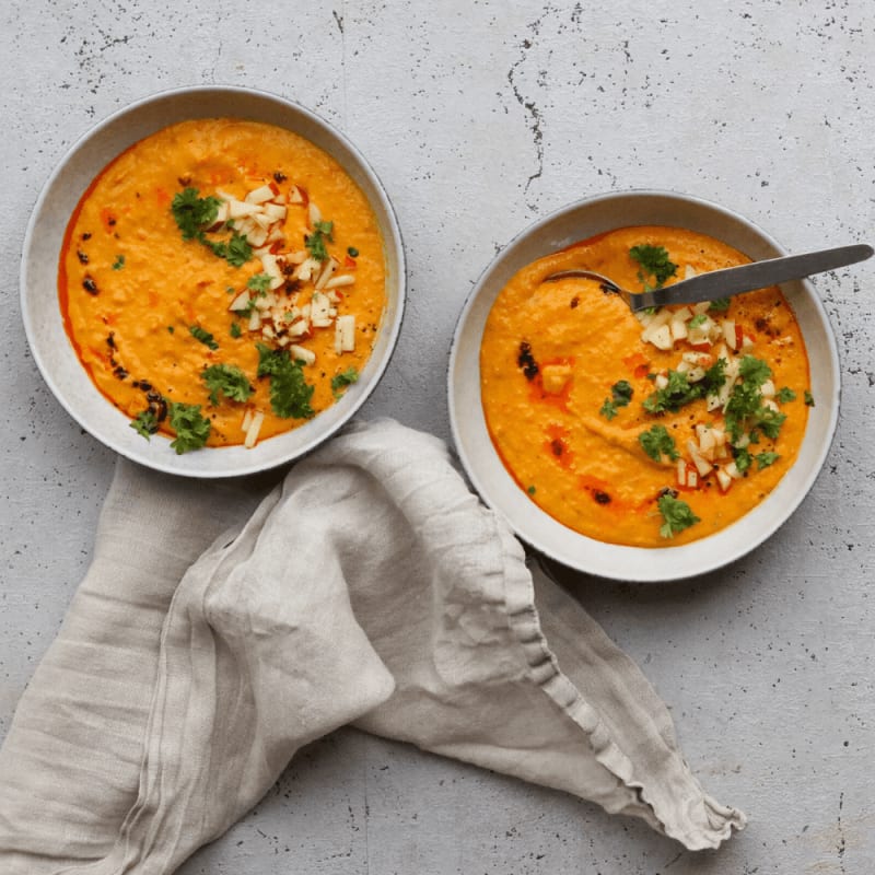 Græskarsuppe med æble, olie og  koriander