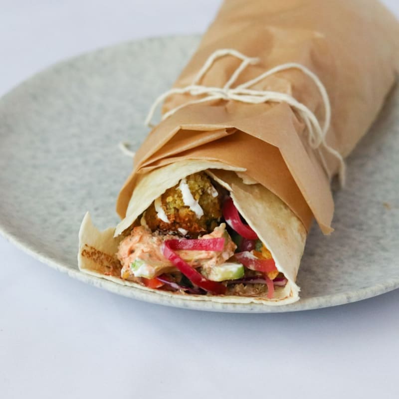 Falafler med grønt, haydari og tortillas