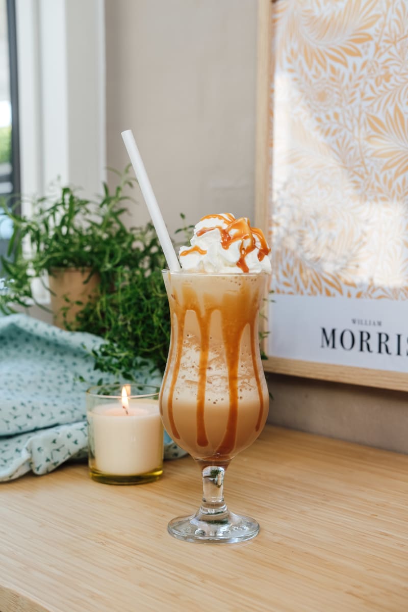 Opskrift på kold frappuccino med karamel