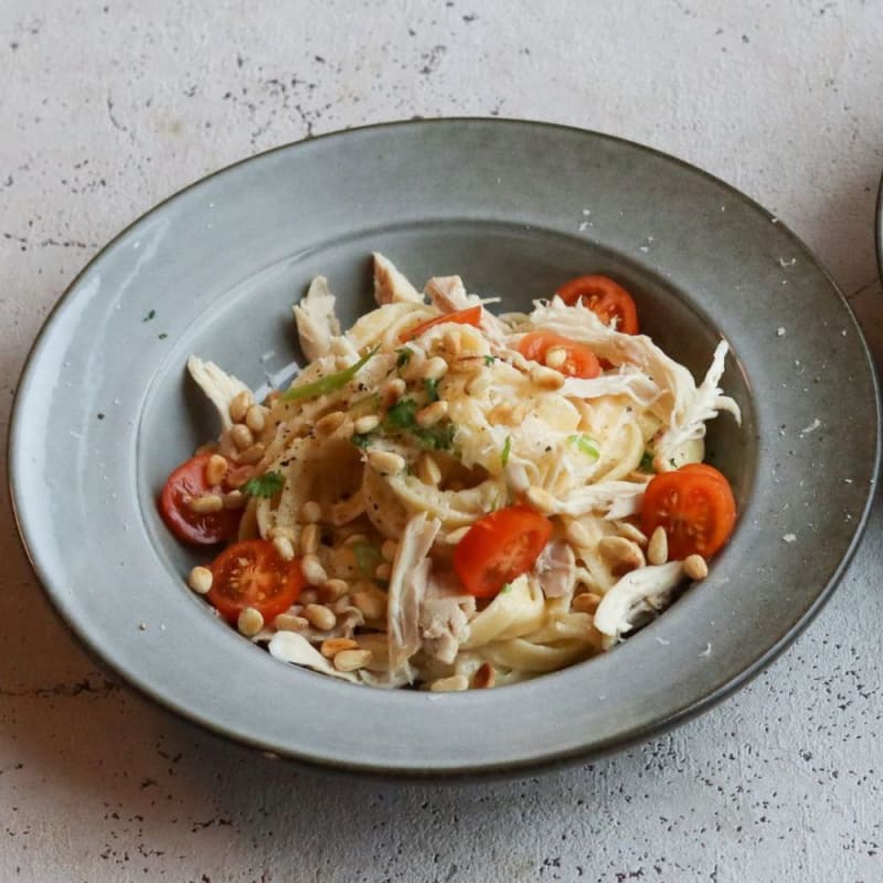 Pasta med kylling, tomat og parmesan