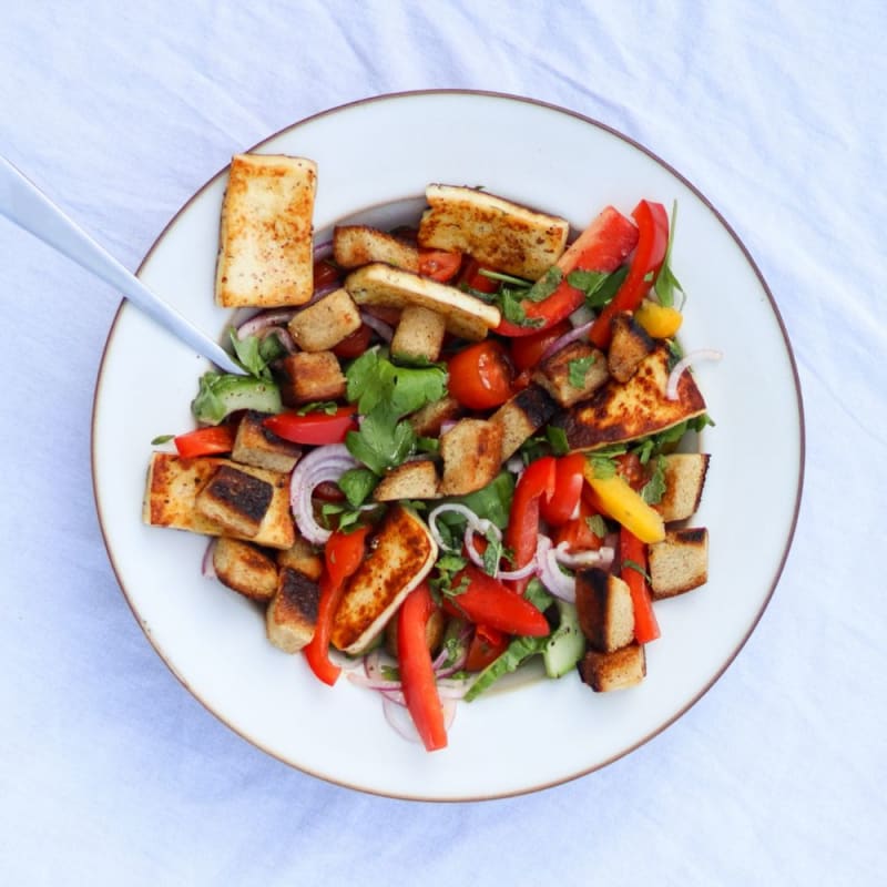 Fattoush salat med grønt, brød og dressing