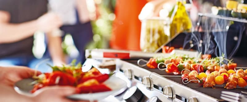 Grillspyd på grill om sommeren