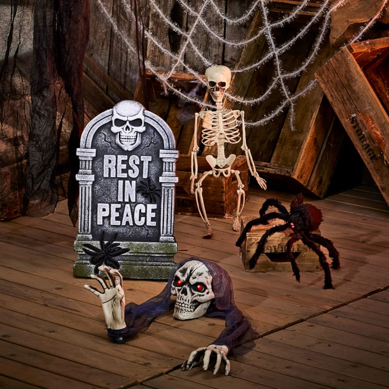 Et hus pyntet med halloween pynt. Køb halloween pynt hos Bilka