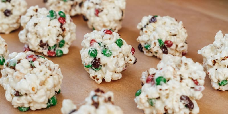 Lav lækre popcorn balls med Bilka
